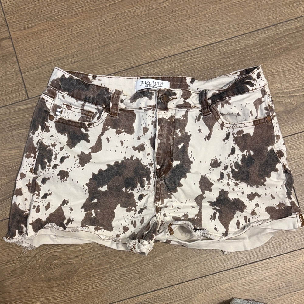 Judy Blue Women's Tan and Cream Patterned Jean Shorts